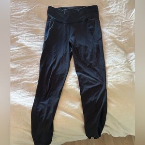 Lululemon mid rise with pockets